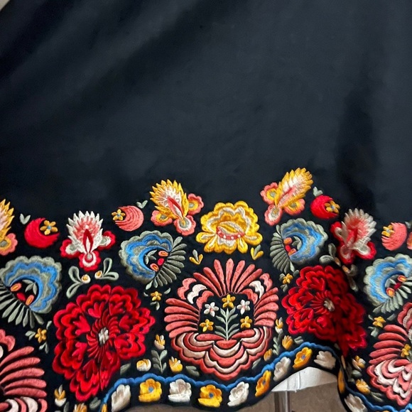 Andrea Javine • Medium • Black • Blouse Embroideries • Multi-Colors Flowers - Picture 15 of 16